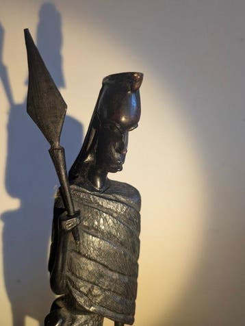 Guerriero e fanciulla - sculptuur - Kenia (Zonder