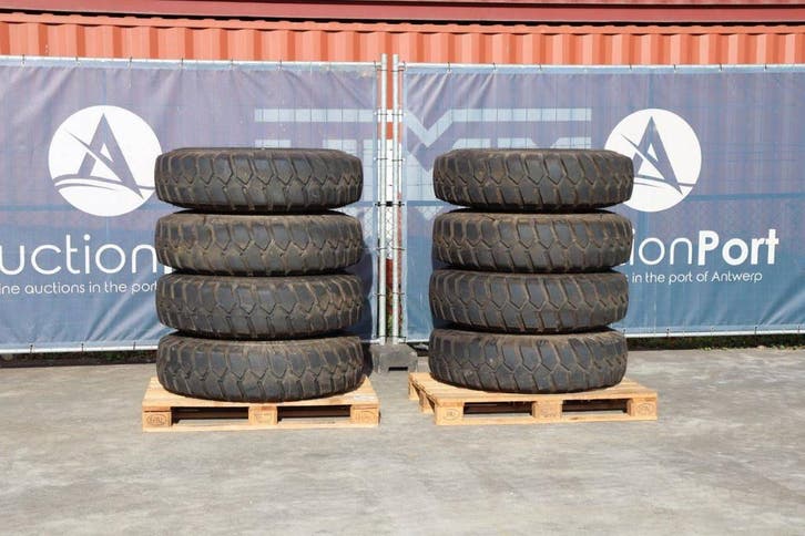 Veiling: Partij banden met velg Nokian 11.00-20 8stuks, Autos : Divers, Remorques, Enlèvement