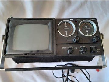 CROWN - 5TV-528UR Portable 5-Inch Black & White CRT