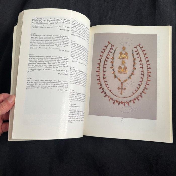 Antiquités papier 2 catalogues de vente aux enchères, Verzamelen, Mineralen en Fossielen