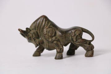 Antiek Japans Bronzen Stierbeeldje – Gepatineerde