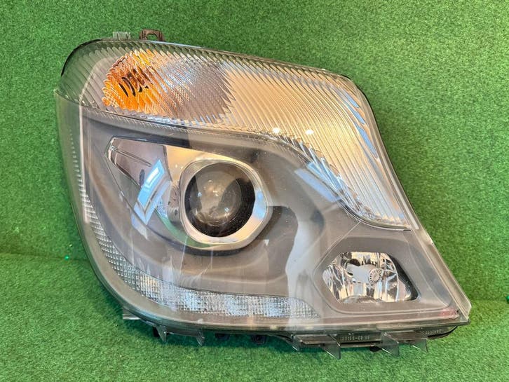 Phare av.droit Mercedes Sprinter W906 2013 - 2018 Xenon, Autos : Pièces & Accessoires, Éclairage, Mercedes-Benz, Utilisé, Enlèvement