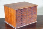 Armoire à pharmacie - Bois - Commode à tiroirs classée par