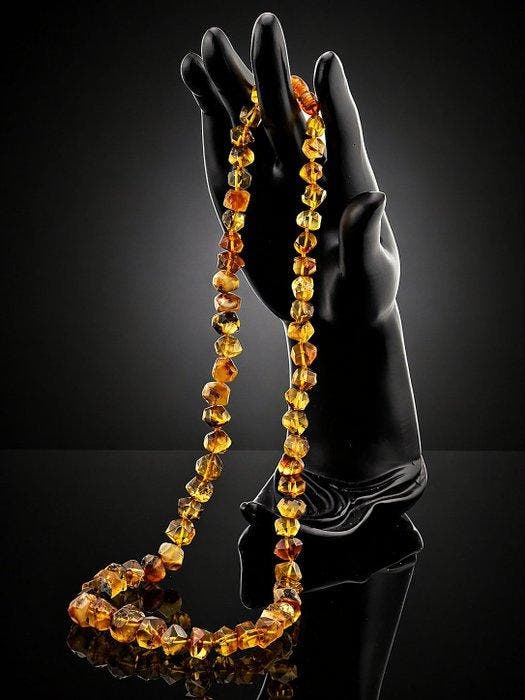 Barnsteen - Elegant Amber Necklace – Geometric Cut Beads –, Antiquités & Art, Curiosités & Brocante