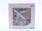 Schaal 1:500 Herpa 506915 Delta Air Lines Boeing 747-400..., Ophalen of Verzenden, Gebruikt
