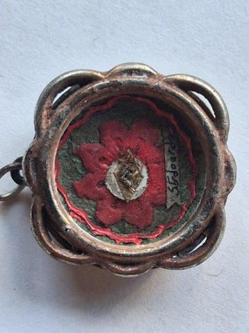 Relique - En alliage, Plaqué or, Papier, Textile, Verre -, Antiquités & Art