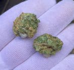 Verzameling van vier mineralen: zeldzame groene garnet,, Verzamelen