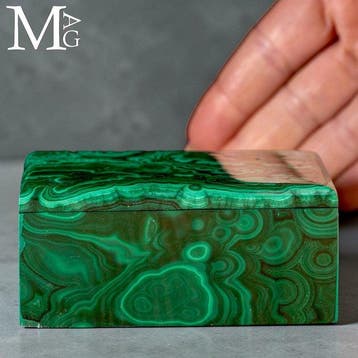 Mooie malachietdoos - AAA-kwaliteit malachiet - Hoogte: 91, Verzamelen, Mineralen en Fossielen