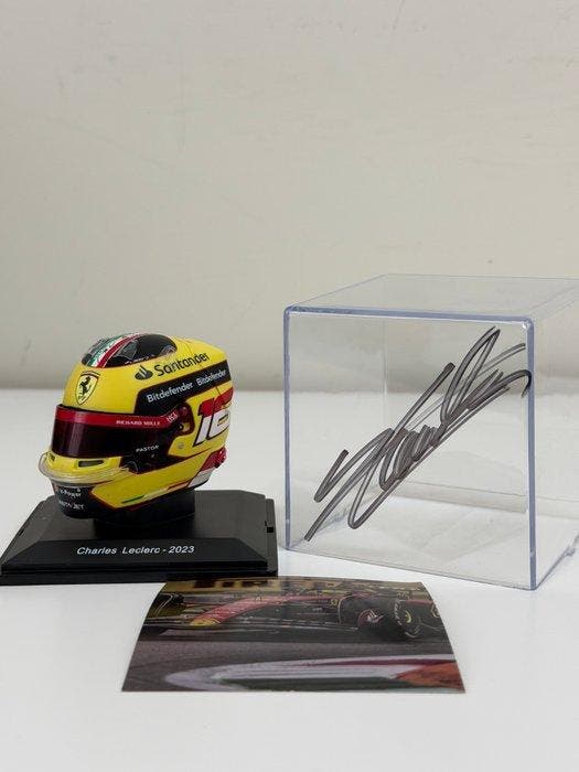 Ferrari - Charles Leclerc - 2023 - Schaal 1/5 helm, Verzamelen, Automerken, Motoren en Formule 1