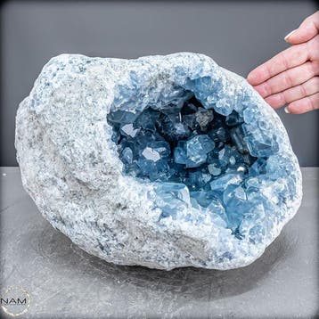 Druse de céstatite céleste du Madagascar – 15 kg délégance