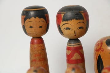 Figuur - Set of 12 Vintage Japanese Kokeshi Dolls — Folk Art