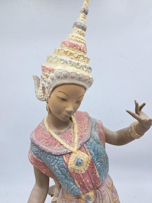 Lladró - Vicente Martinez - Beeld, Thai Dancer - 45 cm -, Antiek en Kunst, Antiek | Glaswerk en Kristal
