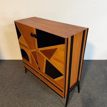 Kast - Hout, Gefurnieerd