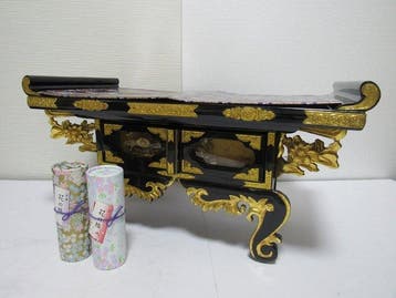 Articles liés au bouddhisme - Table doffrande en bois,