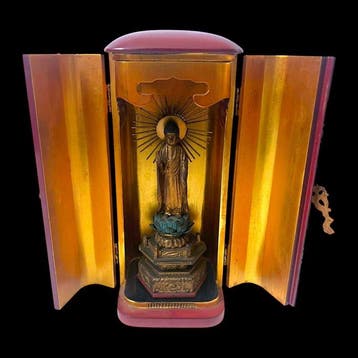 Amida Nyorai in Zushi-schrijn met volledig verguld interieur