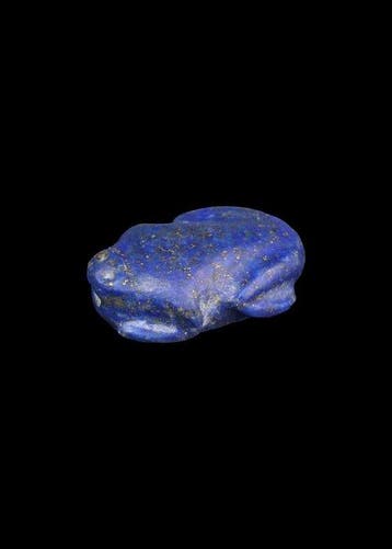 Oude Egypte, Ptolemeïsch lapis lazuli Kikkeramulet (Zonder