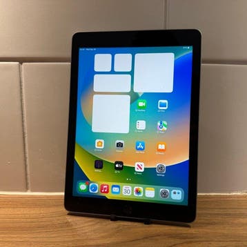 Apple iPad (5th Generation) 128GB Wifi - Mobiele telefoon
