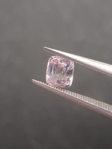 Natural purplish pink spinel - 0.52 ct - cushion - unheated, Verzenden, Nieuw