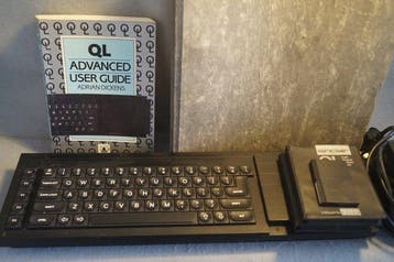 Sinclair QL Quantum Leap professional computer with guides, Nieuw