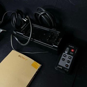 Sony Handycam CCD-TR705E Video8 camera