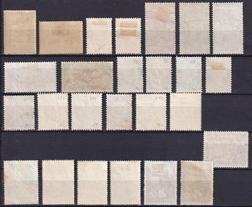 Monde - Assemblage et tri des timbres-poste internationaux