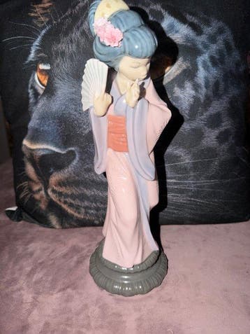 Lladró - Beeldje - Geisha à léventail - Porselein