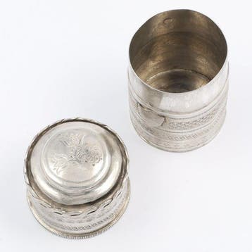 Jan Schijfsma. (1878) - Lodereindoosje - .833 zilver, Antiek en Kunst