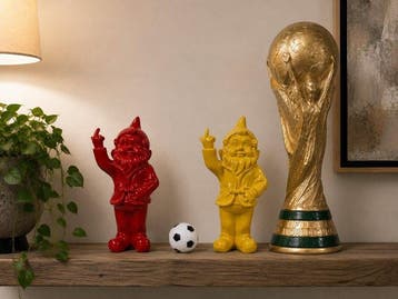 Beeld, 2 naugthy gnomes world Champion 2026 - 16 cm -