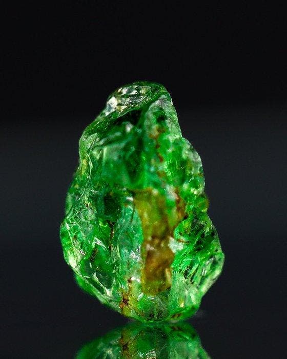Buitengewone natuurlijke tsavorietkristal • 1,66 ct •, Verzamelen, Mineralen en Fossielen