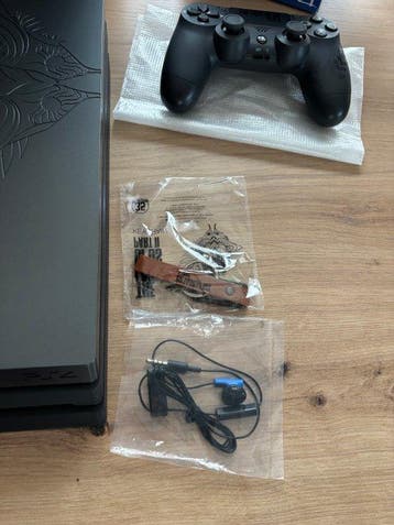 Sony - PlayStation 4 Pro - Rare PS4 Pro The Last of Us Part