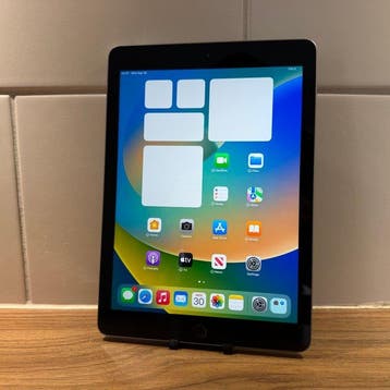 Apple iPad (5th Generation) 128GB Wifi - Mobiele telefoon