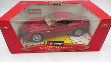 Bburago 1:18 - Modelauto - Aston Martin V12 Vanquish 2001 -