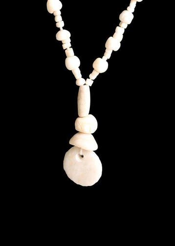 West-Aziatisch Witte Hardsteen en Schelp Kralenketting