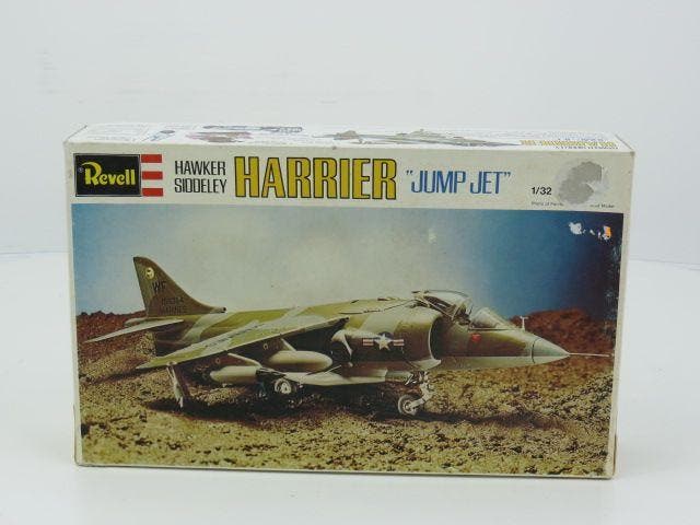 Schaal 1:32 REVELL Hawker Siddeley Harrier Jump Jet A..., Hobby en Vrije tijd, Modelbouw | Vliegtuigen en Helikopters, Gebruikt