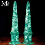 Paire extraordinaire dobélisques en malachite - Minéral de