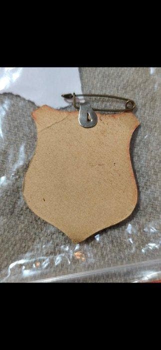Collectie van memorabilia - Badge en papier