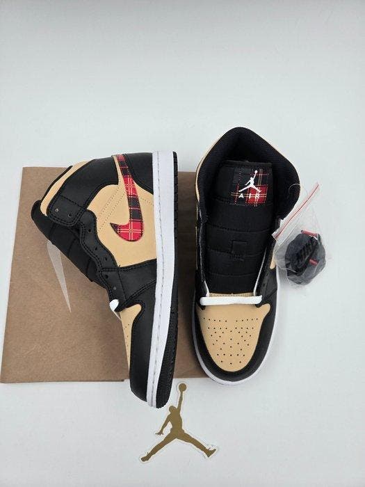 Air Jordan - Unisex Nike Air Jordan 1 Mid SE Tartan Swoosh -, Kleding | Heren, Schoenen