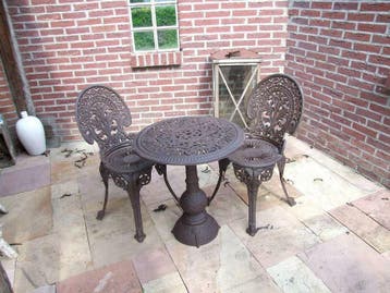 Bistro-set van gietijzer 2 stoelen en een tafel, Tuin en Terras, Nieuw, Overige materialen, 2 zitplaatsen, Tuinset