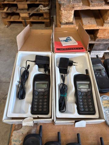 Motorola 32 vintage mobiele telefoons van Motorola, Nokia,, Nieuw