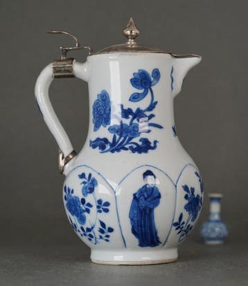 Kangxi (1662-1722) - Kan - Groot - Twee staande dames in