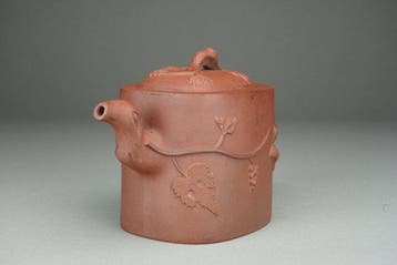 “Songshu Putao” ( – Squirrel and Grapes) - Yixing Teapot