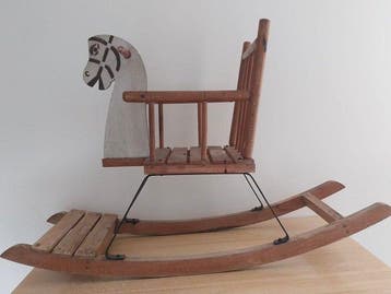Hobbelpaard - cheval à bascule pour enfant en bois vintage