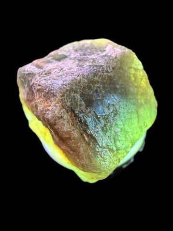 Saffier Super zeldzame groene saffier. 65,44 ct. hexagonaal,, Verzamelen