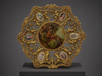 Wandbord (2) - A Magnificently Chased Pair of Louis XV-Taste