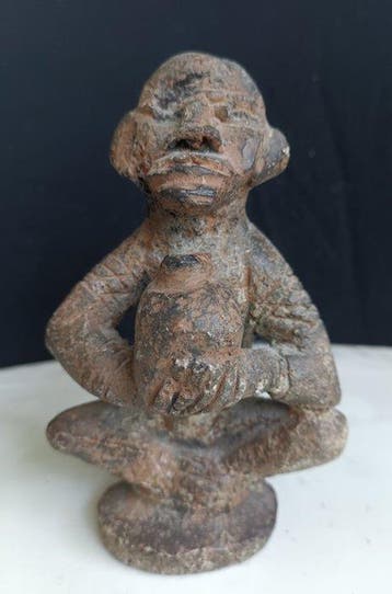 Afrikaanse graffiguren; begrafenisbeeldje; “Denkers wakers”