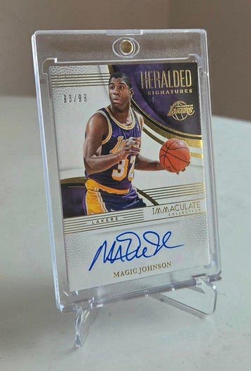 2024/25 Panini Immaculate Collection Magic Johnson /99, Verzamelen, Nieuw