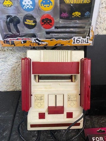 Nintendo, Sony - Nes - Lotto videogiochi e accessori -