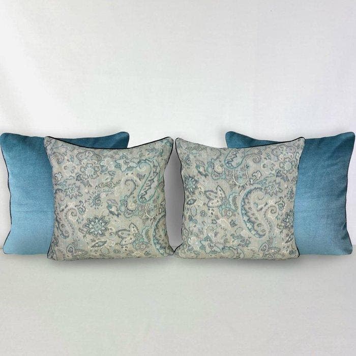 ETRO HOME - Two cushions in a set of four in total - New set, Antiek en Kunst, Antiek | Tapijten, Tafelkleden en Textiel
