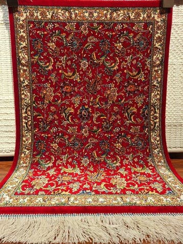 Tapis de luxe en modal et soie sur fond rouge - fini à la, Maison & Meubles, Ameublement | Tapis & Moquettes