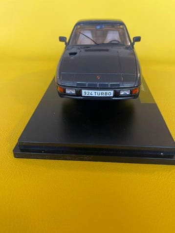 Modelcar Group 1:18 - Model sportwagen - Porsche 924 Turbo